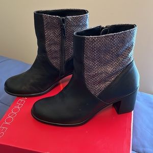 Women’s Aerosoles Hole of Fame black leather boots with faux snakeskin